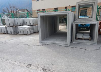 Betonski podstavki za javno razsvetljavo